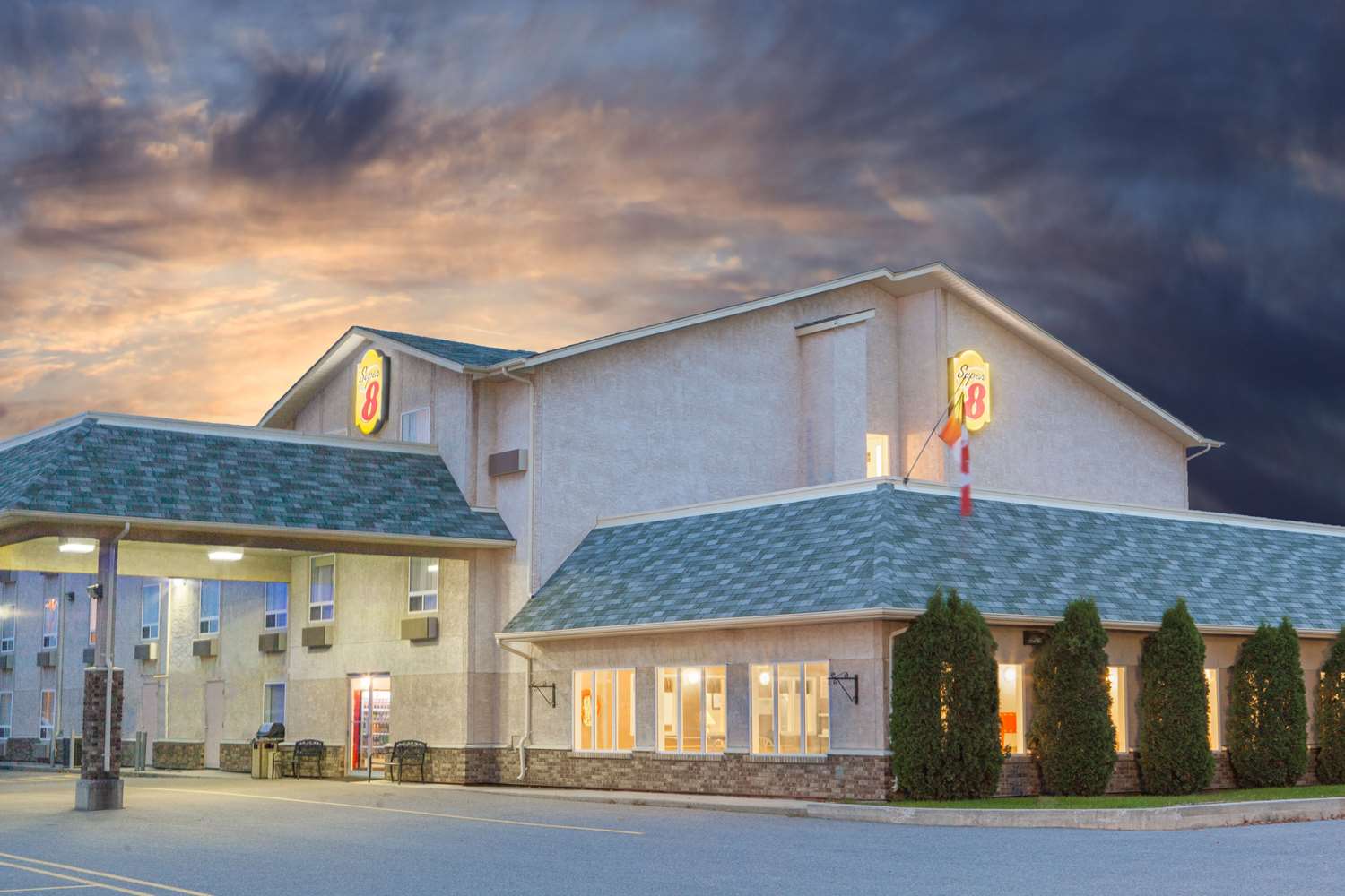 Super 8 Fort Frances 1/6
