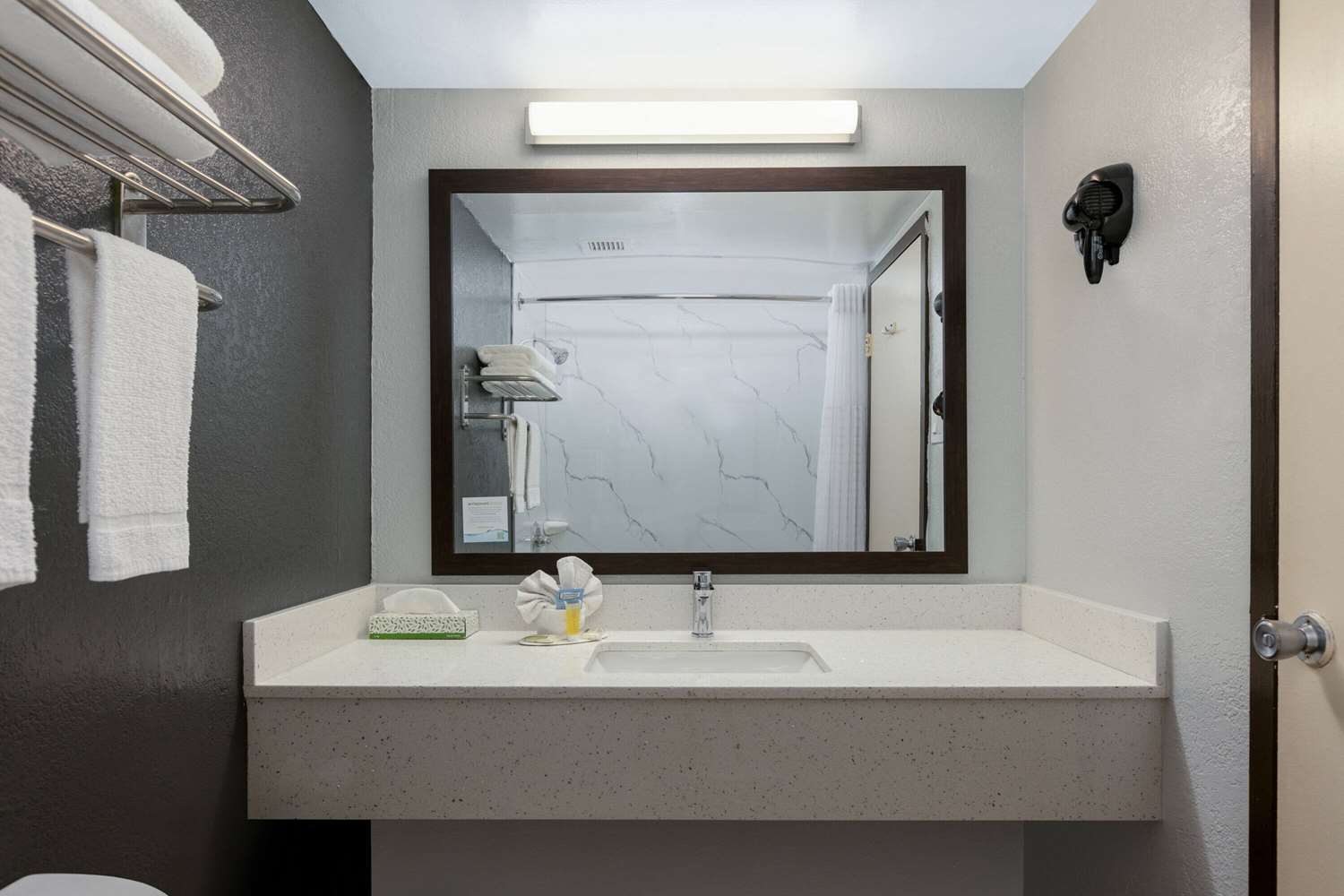 Super 8 By Wyndham Grand Prairie North 27/29