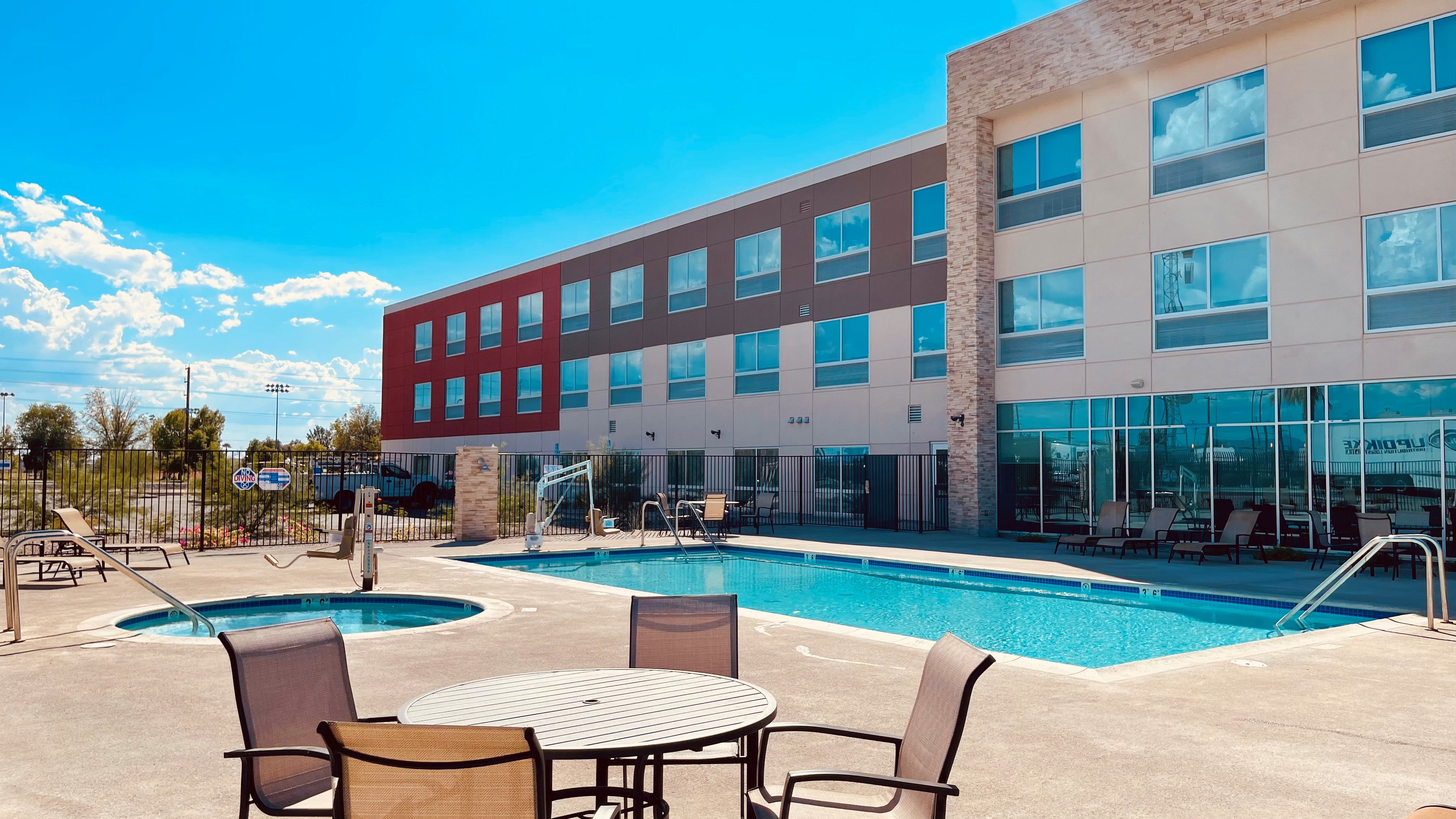 Holiday Inn Express and Suites Blythe 43/43