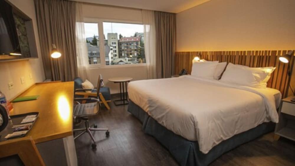 ROOM, KING BED, CITY VIEW