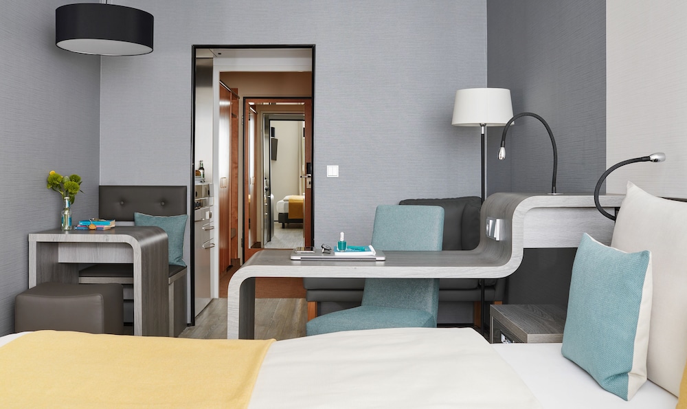 BUSINESS, APARTMENT, DOUBLE BED