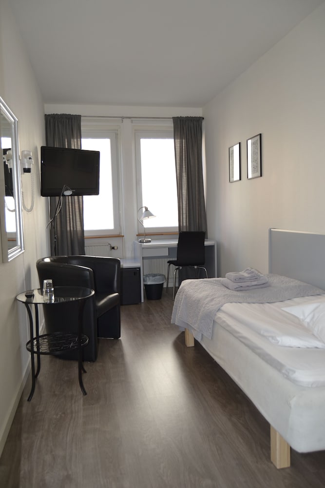 Solsta Hotell 7/42