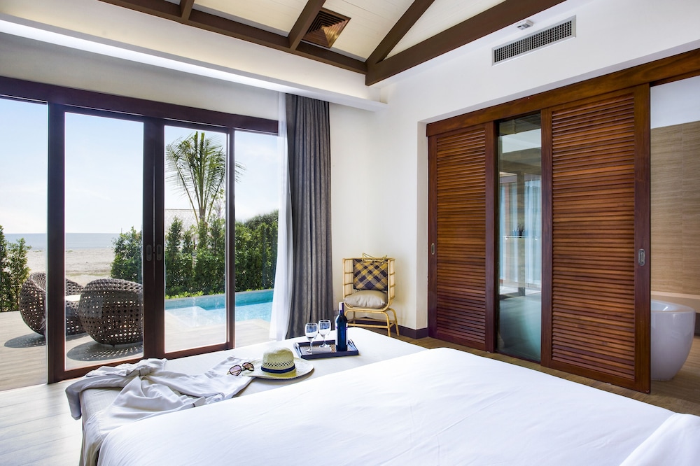 BEACH POOL, VILLA