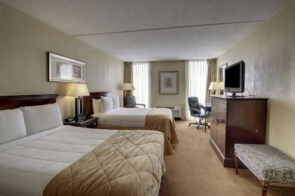 Economy Hotel Plus Wichita 7/16