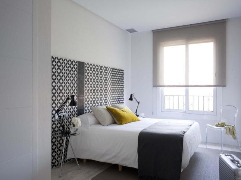 4 Bedrooms, Apartment, Single Bed, 2 Bathrooms