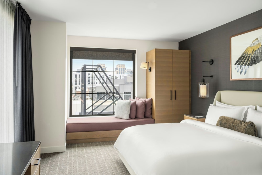 1 Bedroom, Penthouse, Suite, King Bed, City View