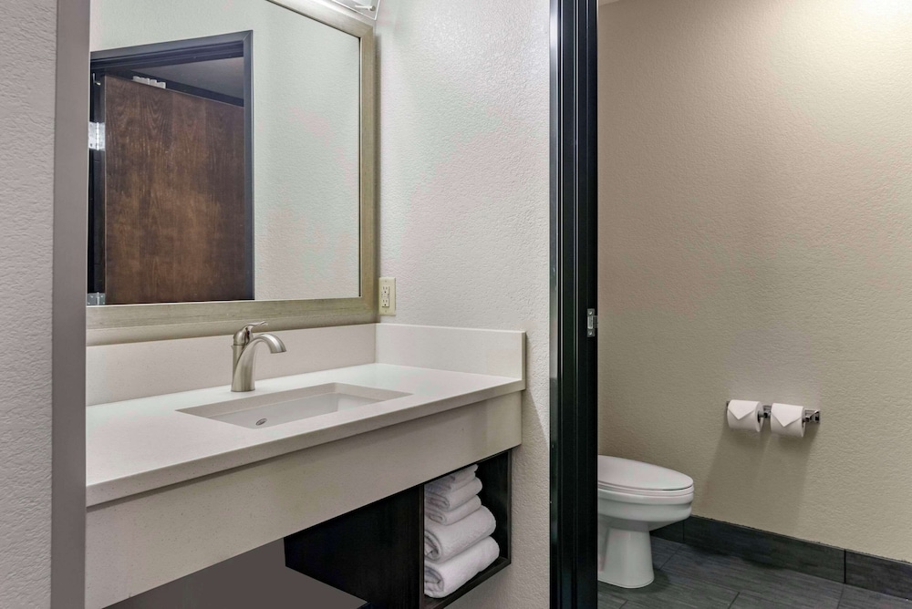 Comfort Inn & Suites Tualatin - Lake Oswego South 59/60