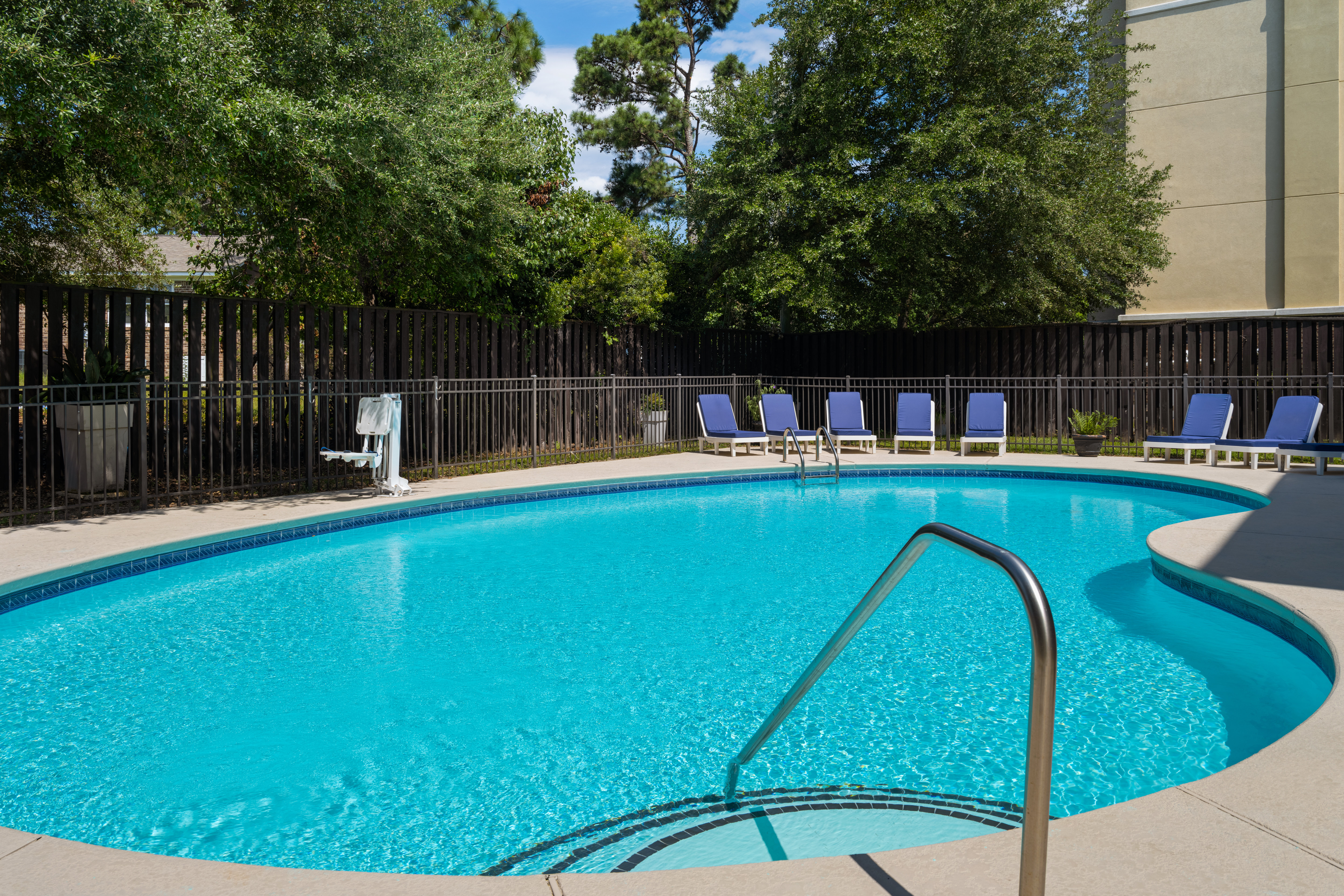 Holiday Inn Express Hotel And Suites Columbia I20 At Clemson Rd 26/49