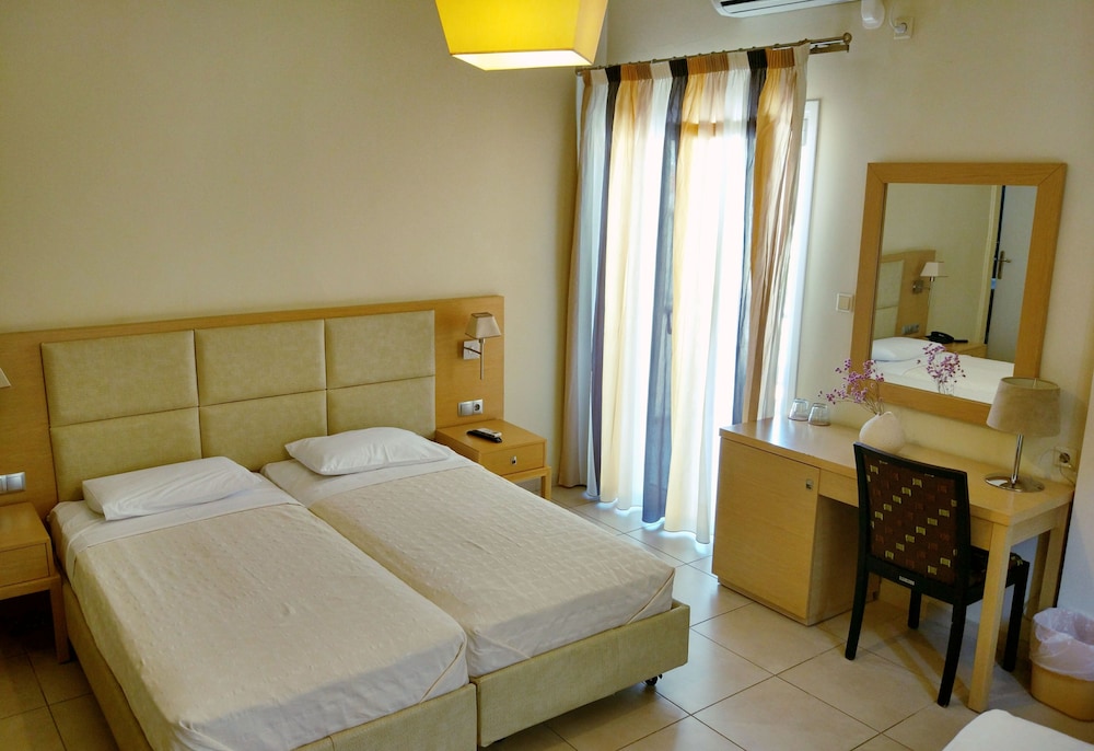 SAN NECTARIOS HOTEL 16/50
