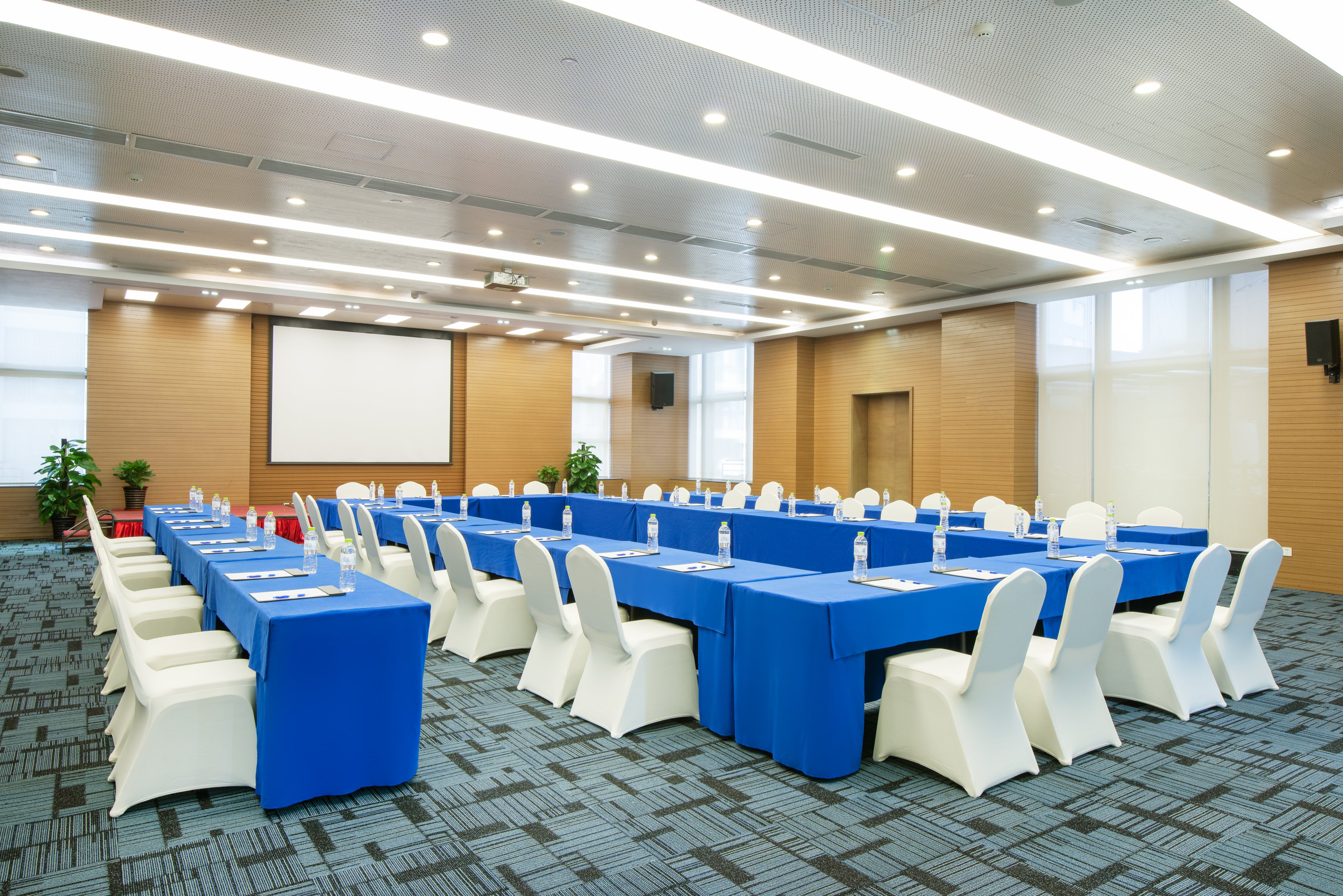 HOLIDAY INN EXPRESS CHENGDU WEST GATE 34/43