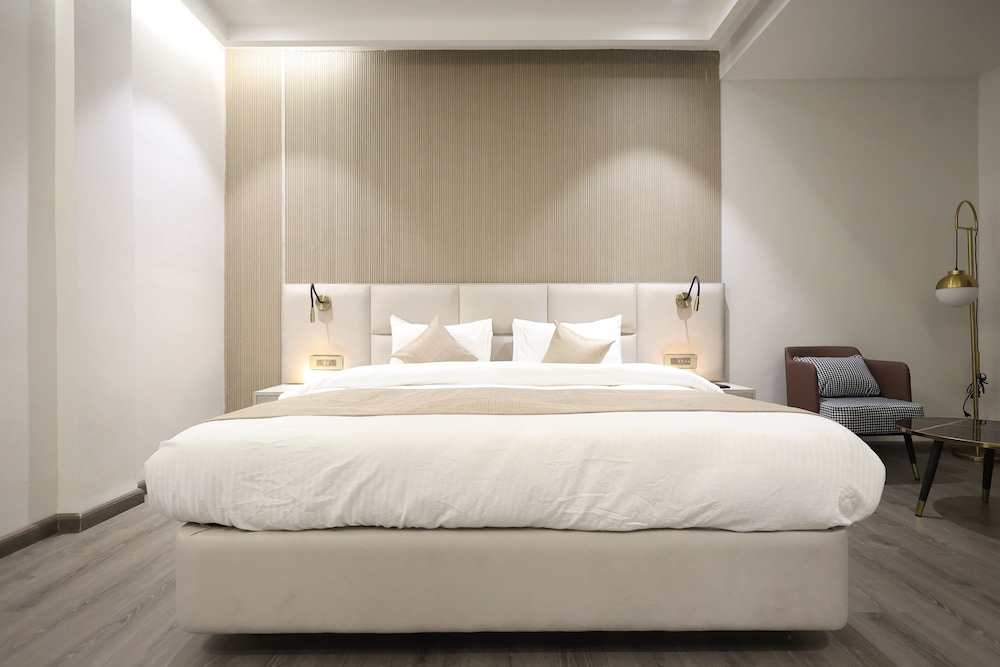 Smart, King Bed