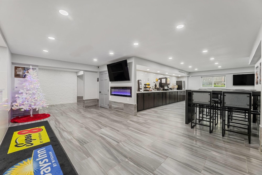 Super 8 by Wyndham Texas City 12/50