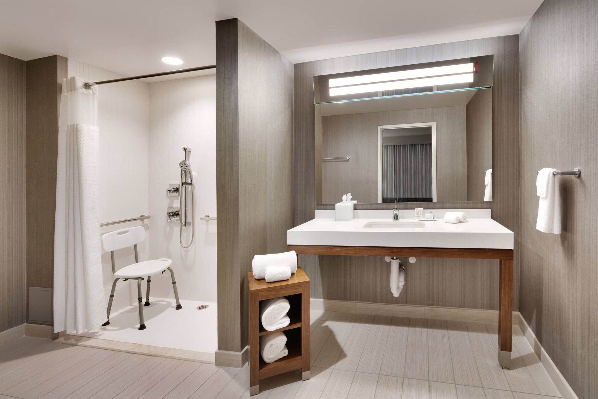 جناح بسرير كينج مع أريكة، Courtyard by Marriott Atlanta Duluth Downtown 3/3