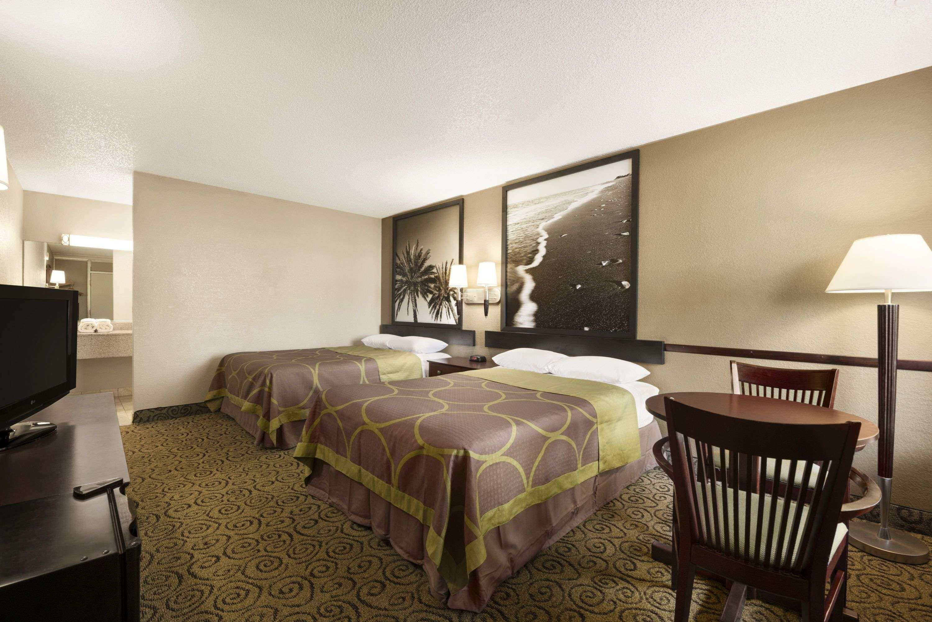 Super 8 by Wyndham Ormond Beach 26/31