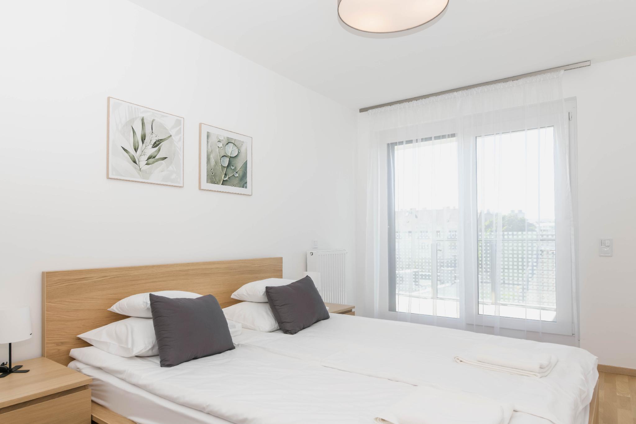 2 Bedrooms, Ambassador