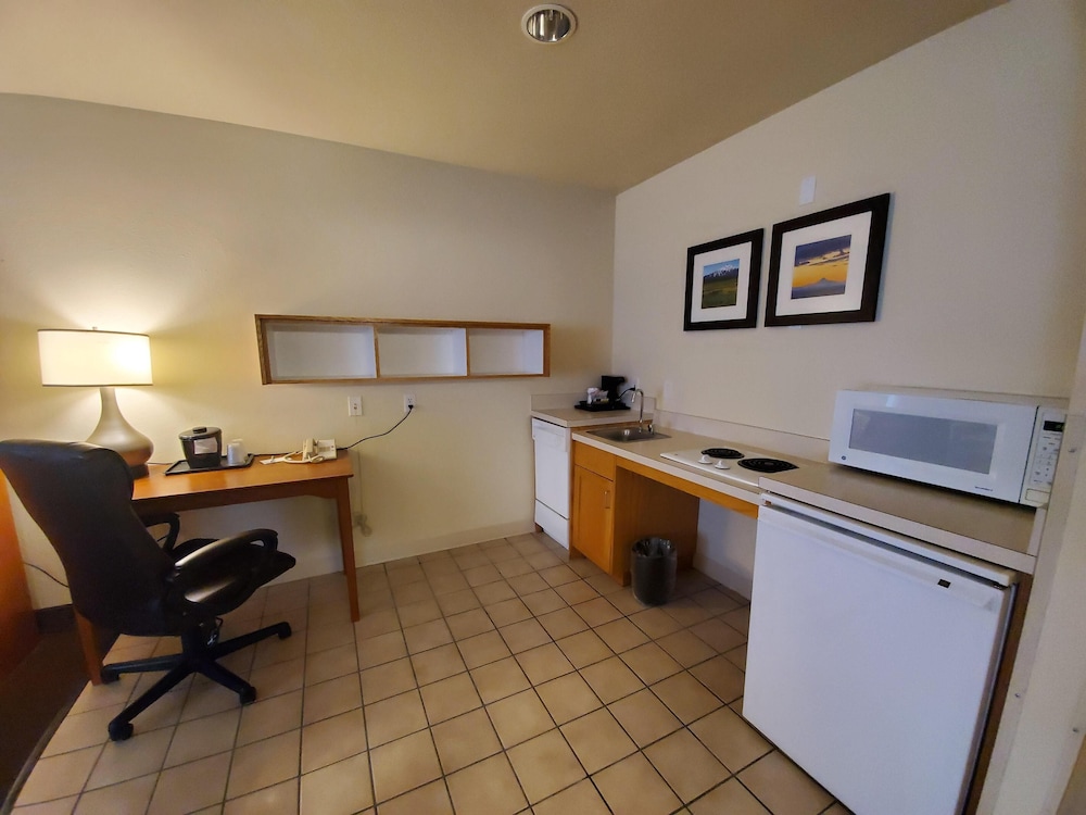 Country Inn & Suites by Radisson, Bend near Pilot Butte 8/50