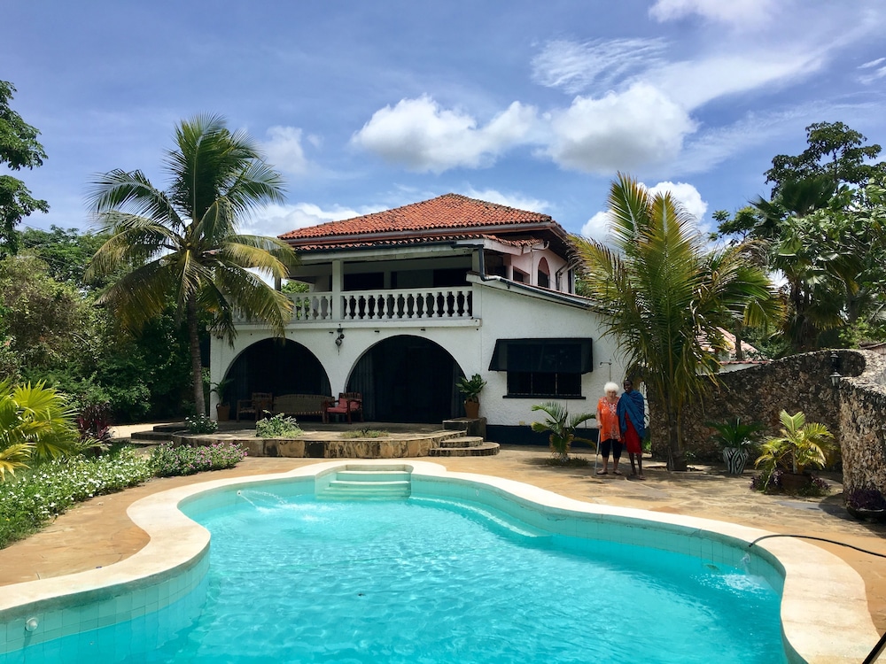 Tradewinds Lodge 46/48