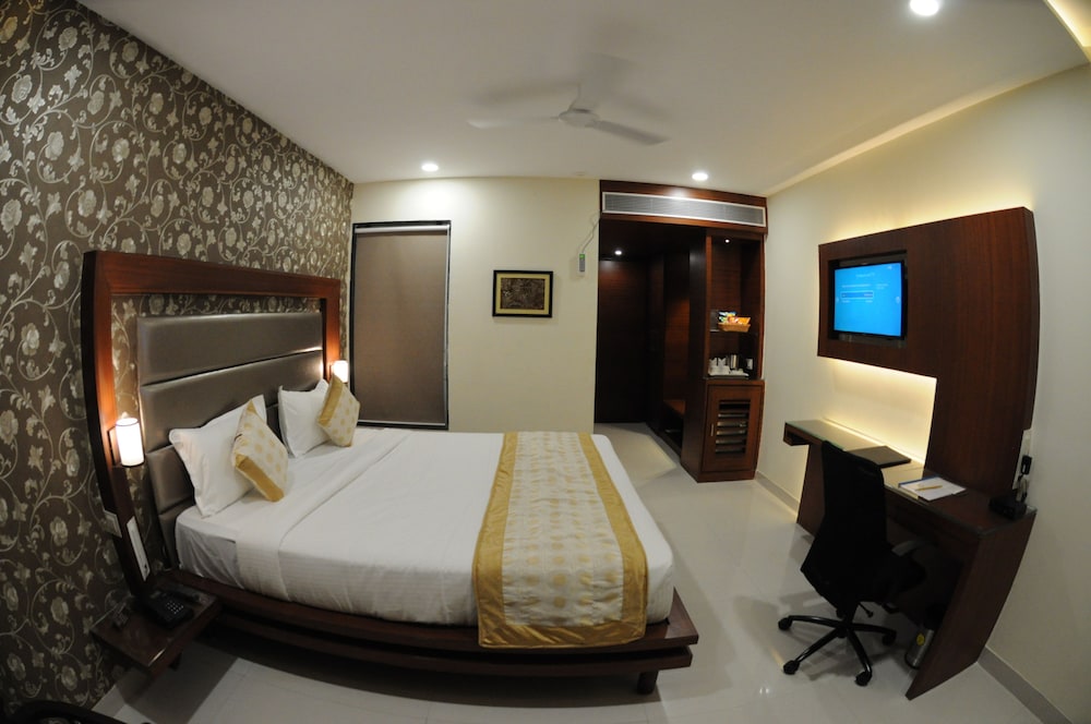 Hotel Grand Rajputana 7/17