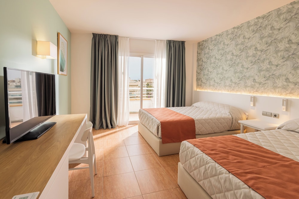 Hotel Piramide Salou 18/50