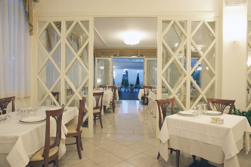 Coluccini Hotel 25/33