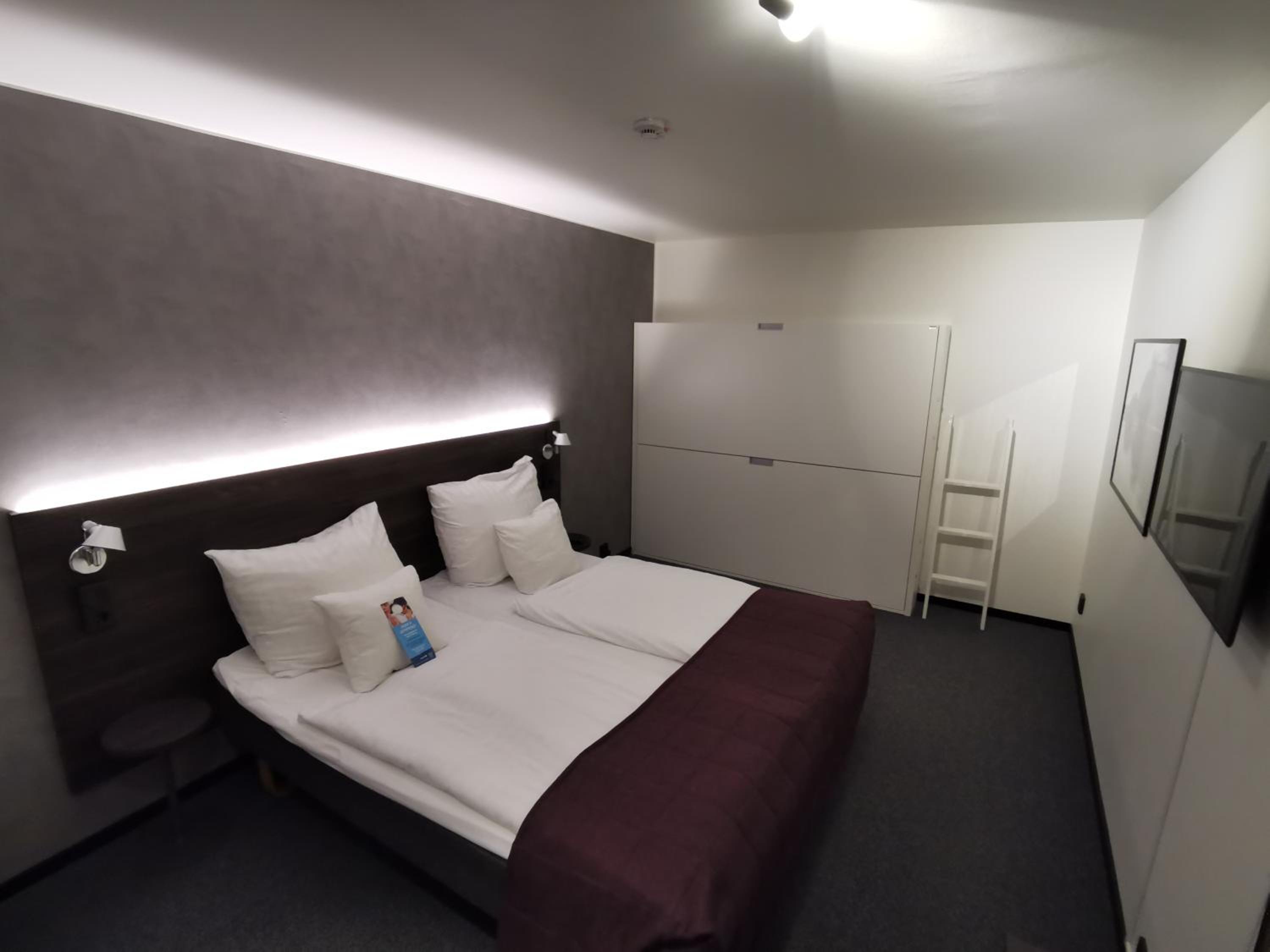 Compact, Twin Beds, No Window