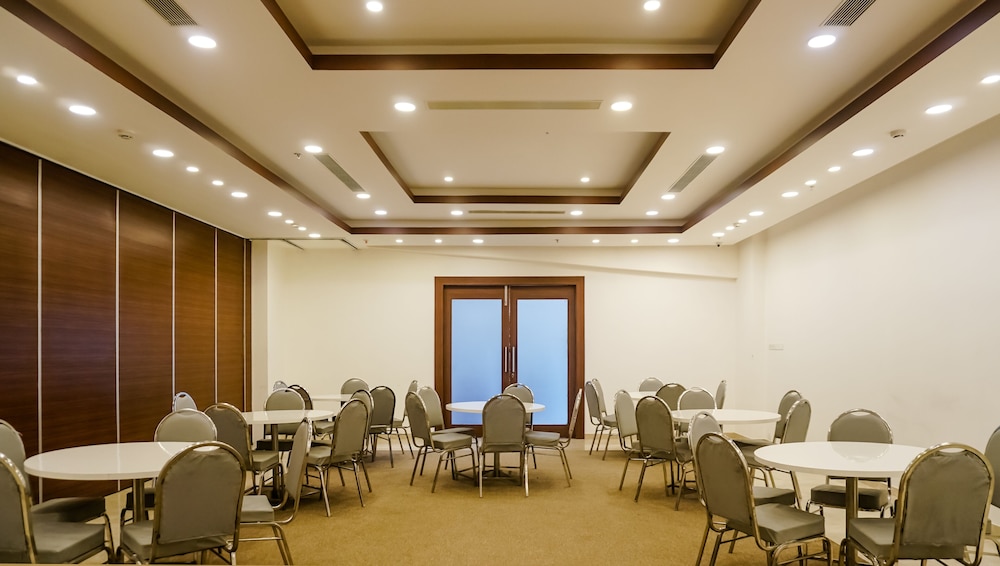 Siesta Navi Mumbai 36/41