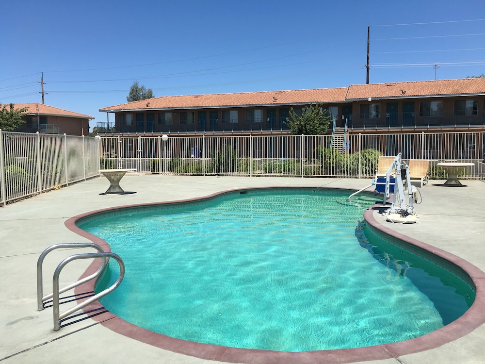 Applegate Inn 3/35