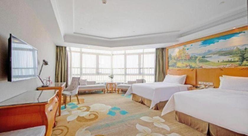 Vienna Hotel (Zhongshan Ancient Town Haizhou) 24/58