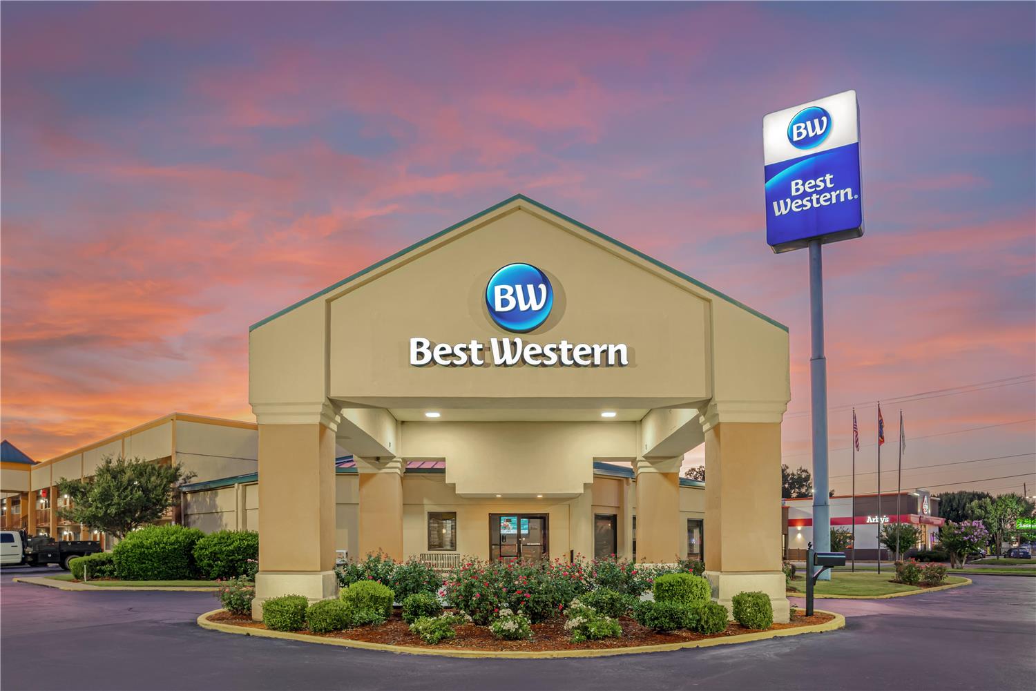 Best Western Airport Inn 4/40