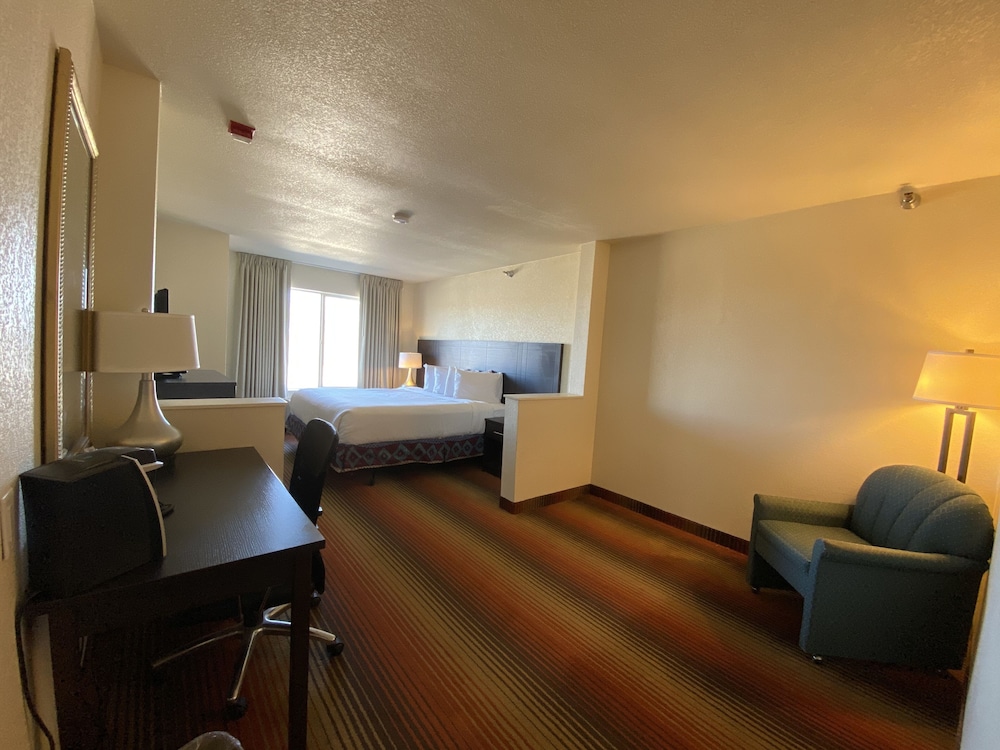 Red Lion Hotel La Junta 7/63