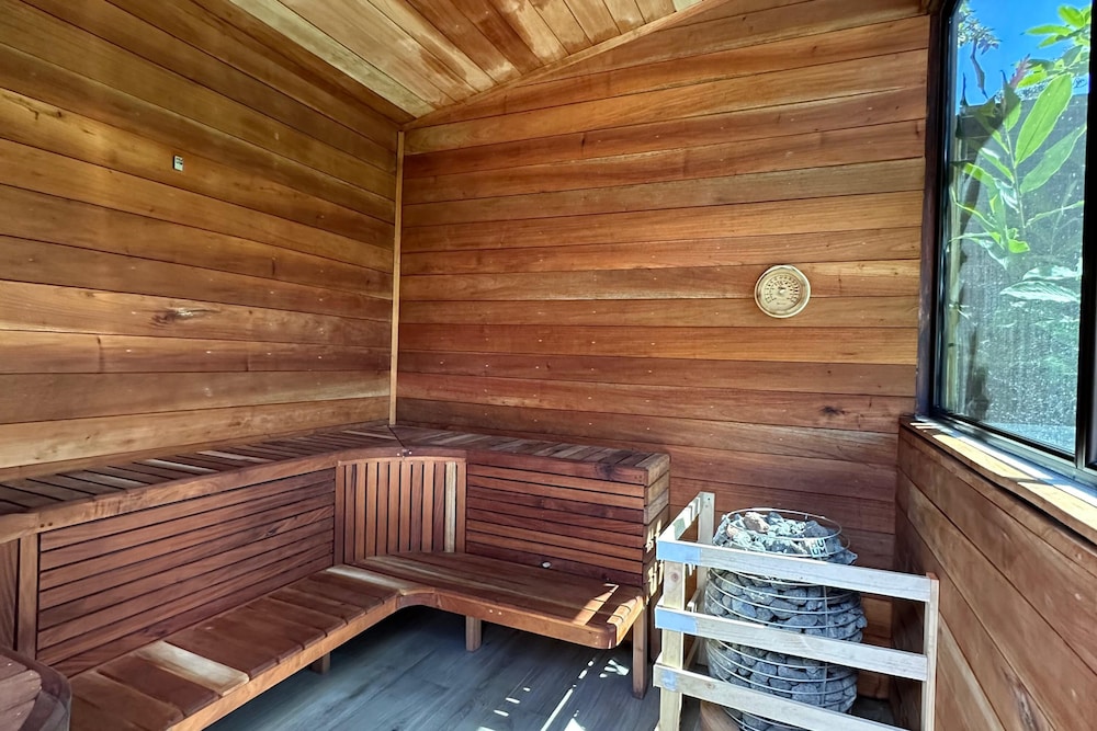 Paradise Hot Springs Thermal Resort 31/62