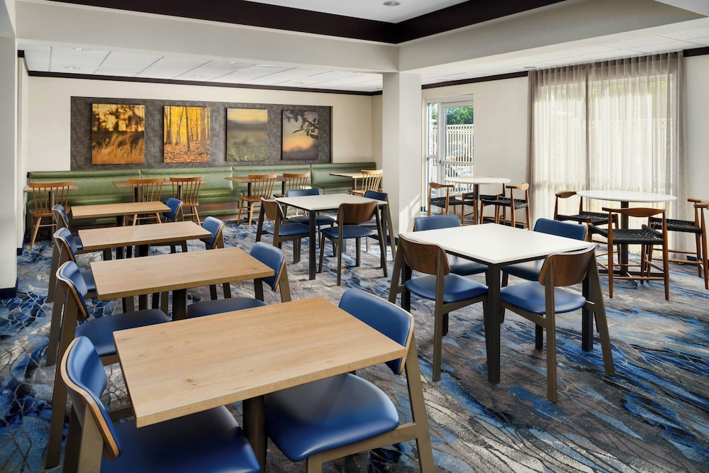 Fairfield Inn and Suites by Marriott Las Vegas South 43/57