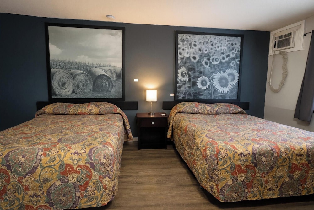 OYO Landmark Inn Oskaloosa Near Hwy 63 26/59