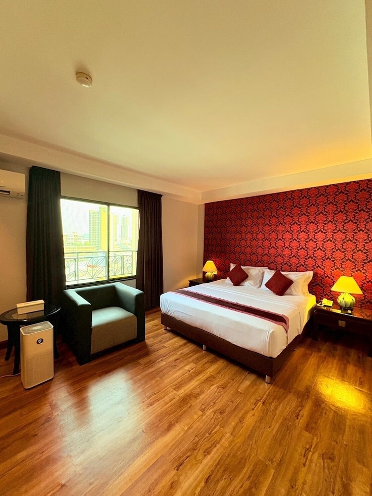 DELUXE, DOUBLE BED