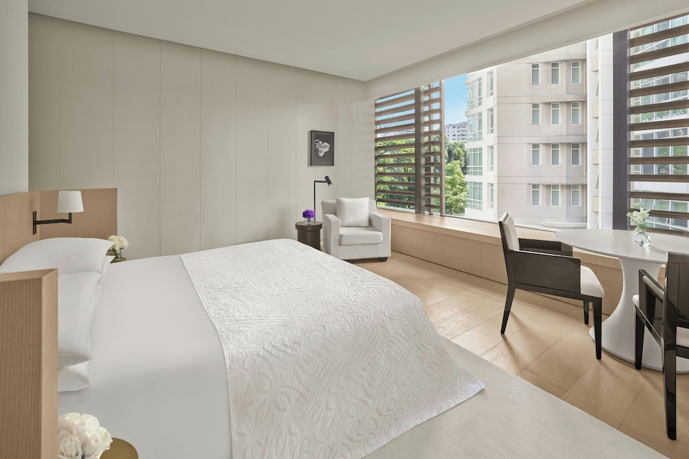 Guest Room, Superior, King Bed, Urban View