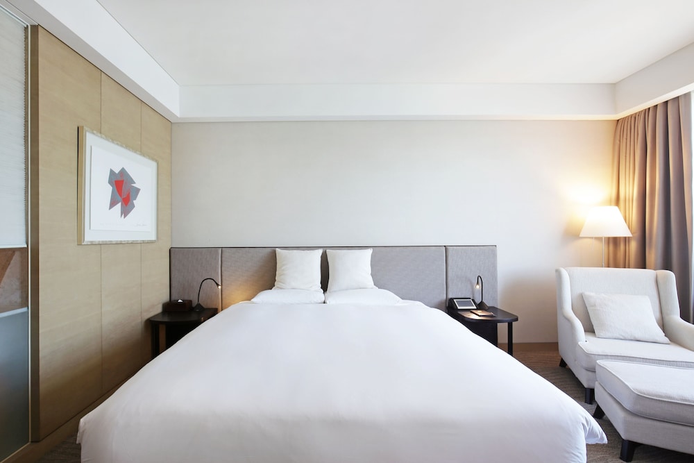New Deluxe, Double Bed, Mountain View