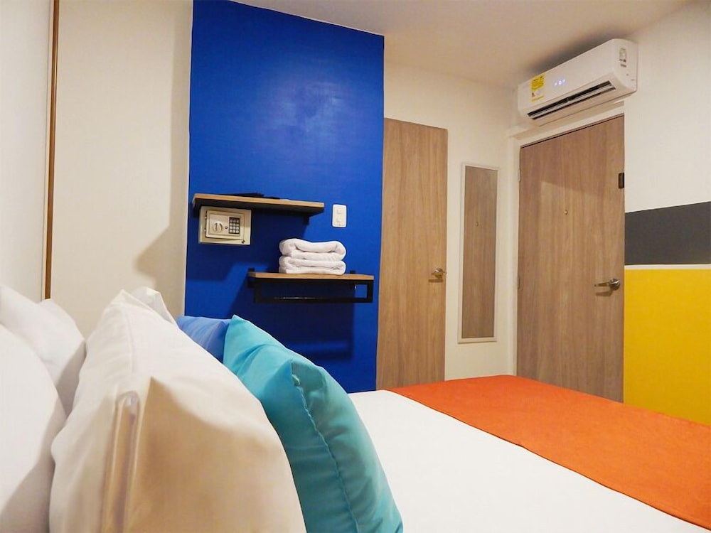 Ethnic Thematic Hotel 24/50