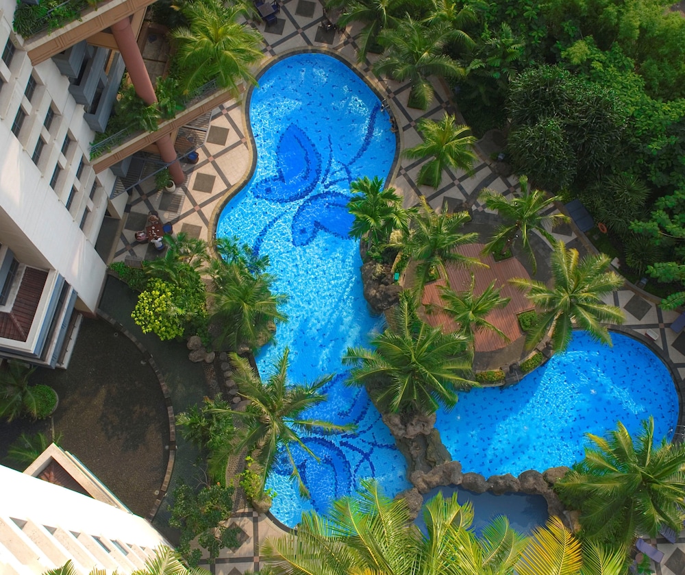 Grand Tropic Suites Jakarta 57/64