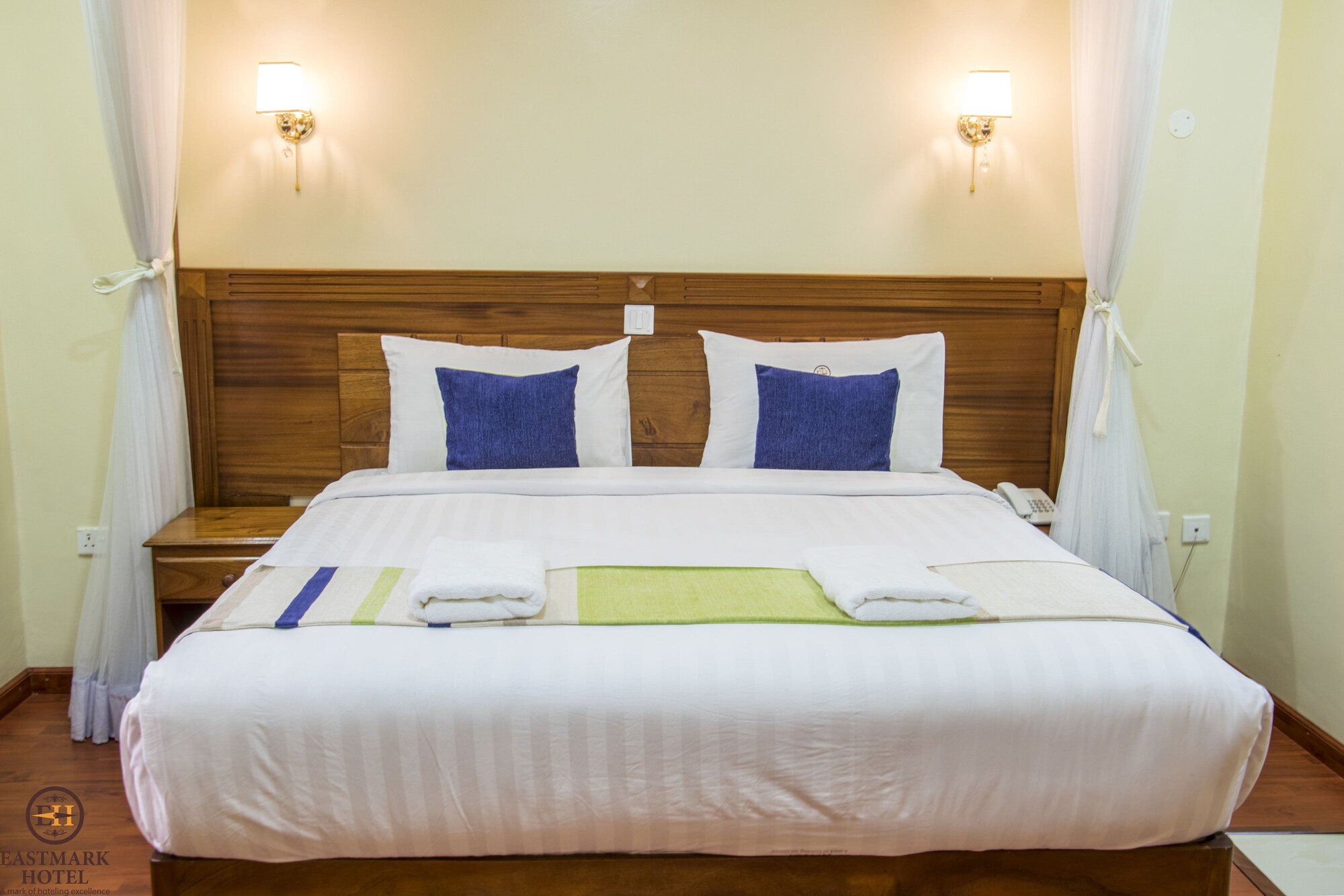 DELUXE, DOUBLE BED