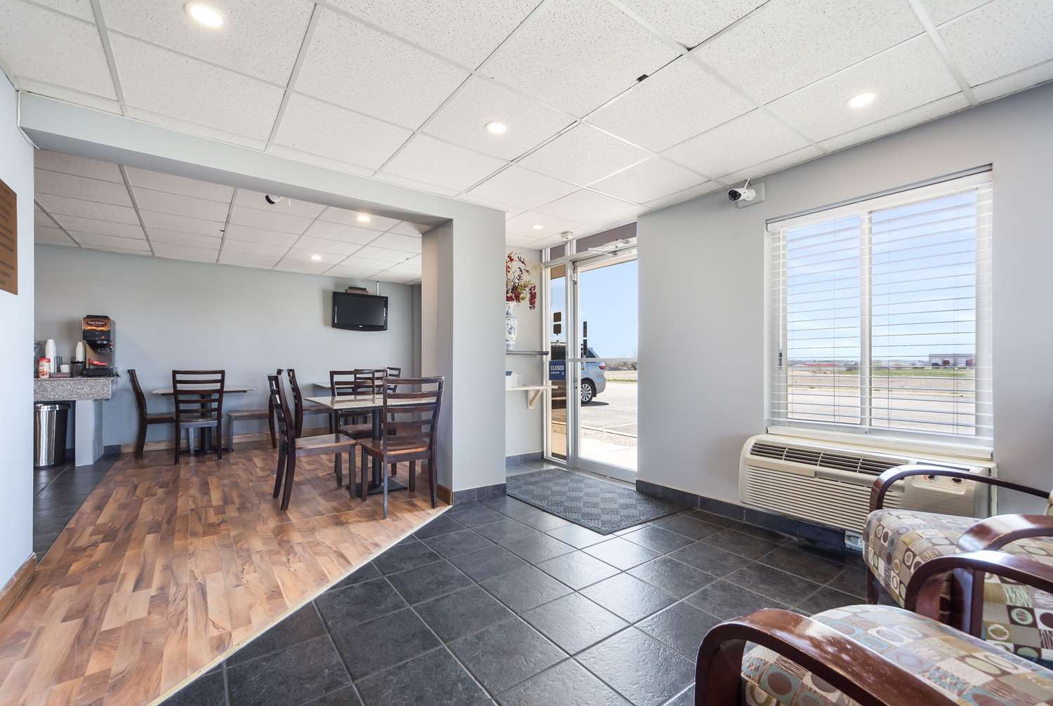 Rodeway Inn Lincoln West - University Area NE 28/42