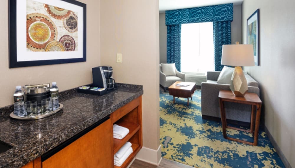 Hampton Inn Suites Highland California 32/42