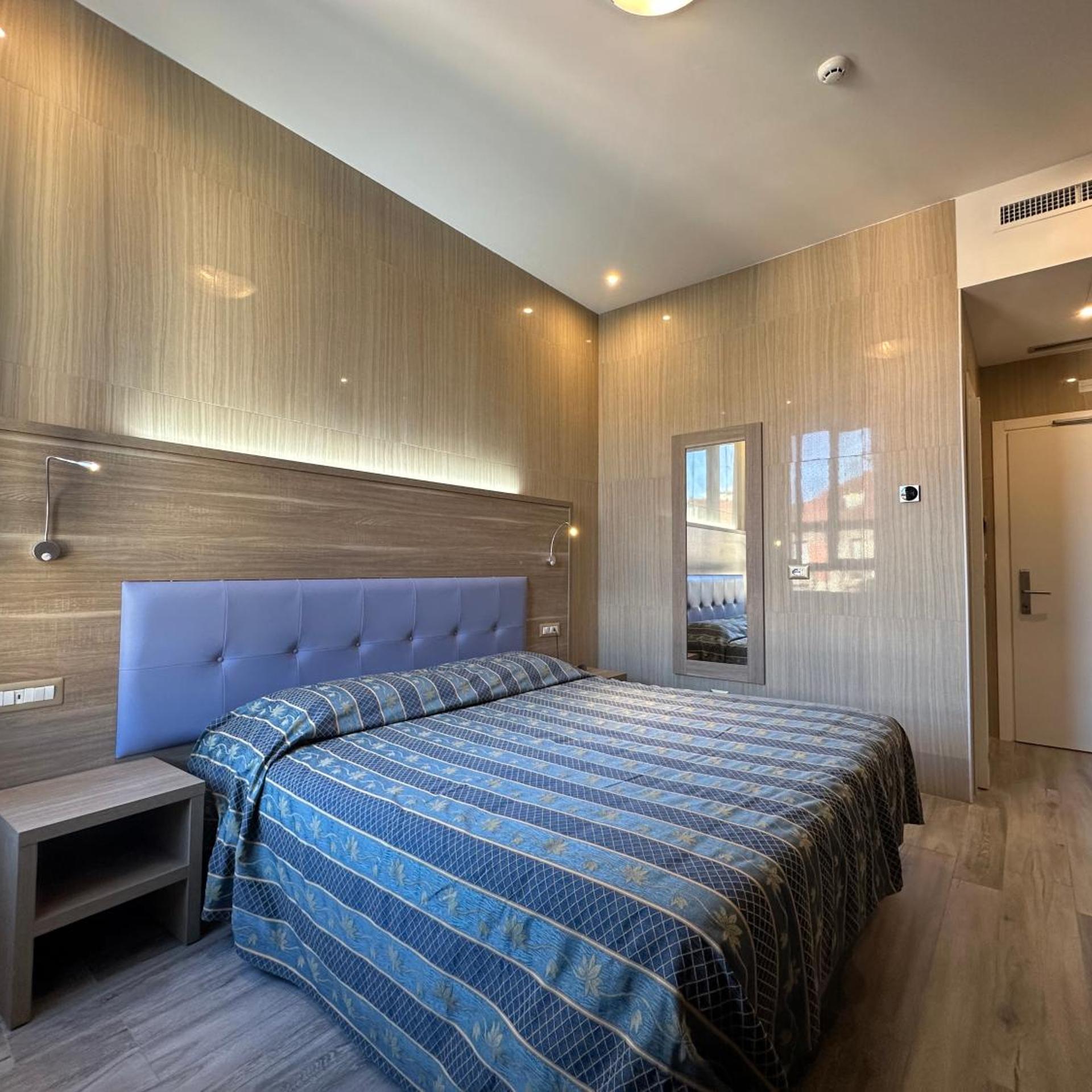 Hotel Midway 26/50