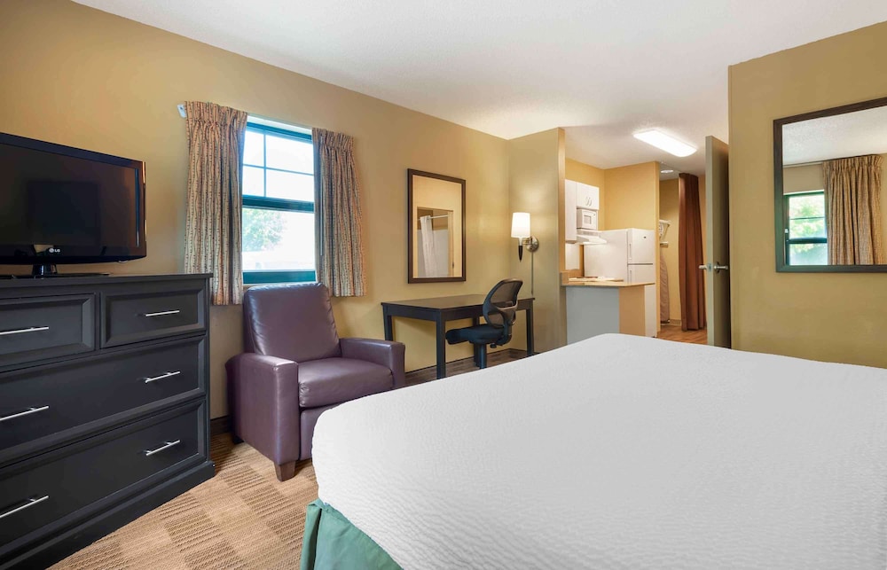 Extended Stay America Suites Secaucus Meadowlands 16/55