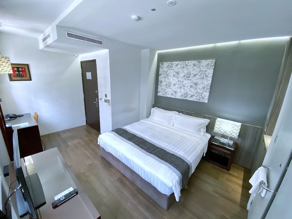 Bliss Hotel Singapore 25/75