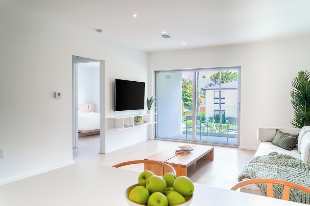 Beach Haus Key Biscayne 29/50