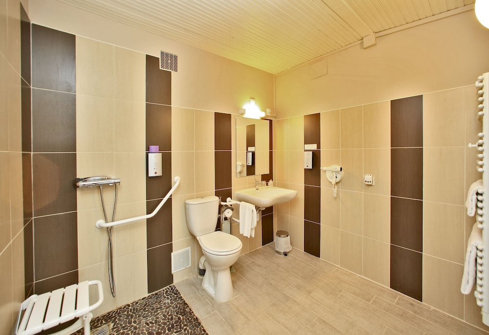 HOTEL LA CHAUMIERE 28/56