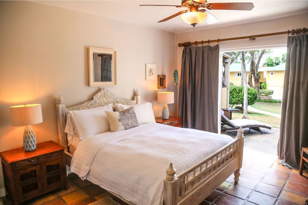 Villa Montana Beach Resort 23/75