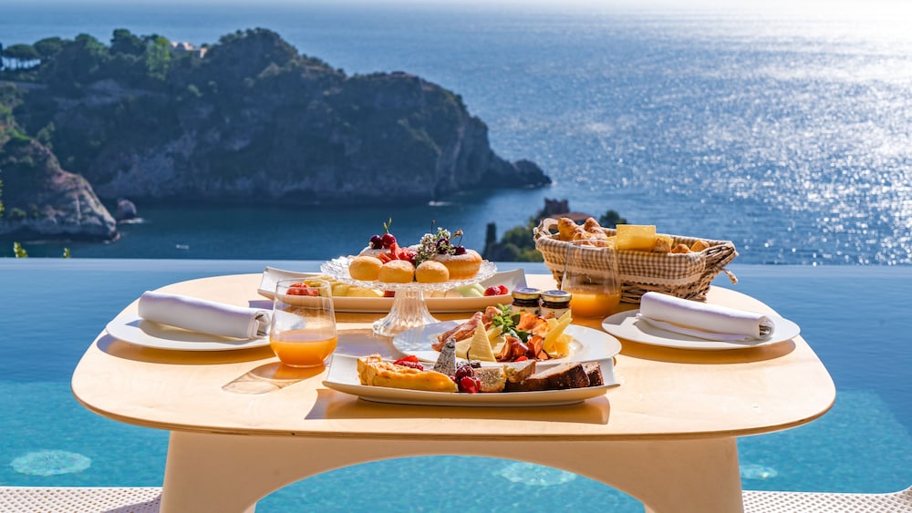 Isola Bella Infinity Suites 41/50