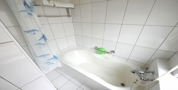 Fuchia Hotel 37/40