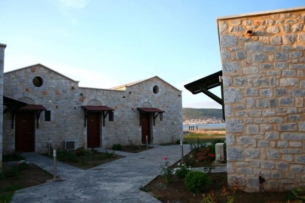 AKTAION RESORT 7/52